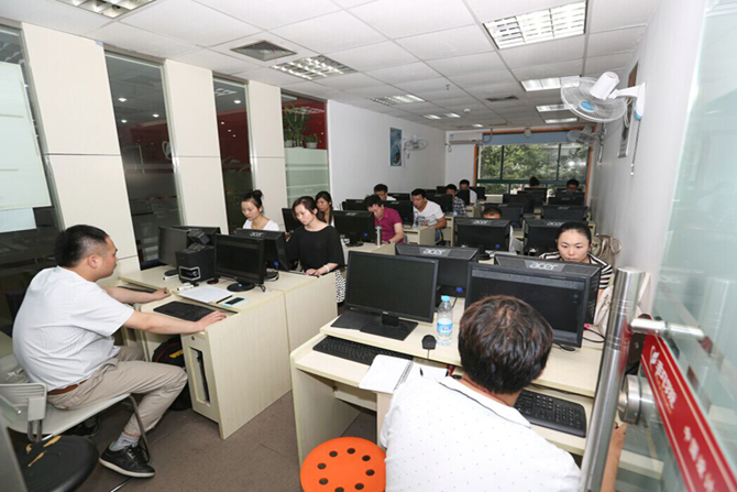 上海非(fei)凡進(jin)修學(xué)院_教室環境